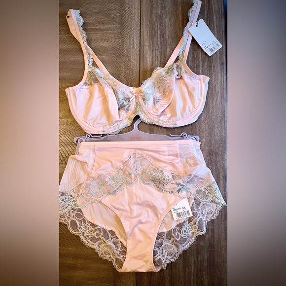 Prima Donna Other - Prima Donna Pink w/Green lace Bra & Panty set. 34D with a Small fullback Panty